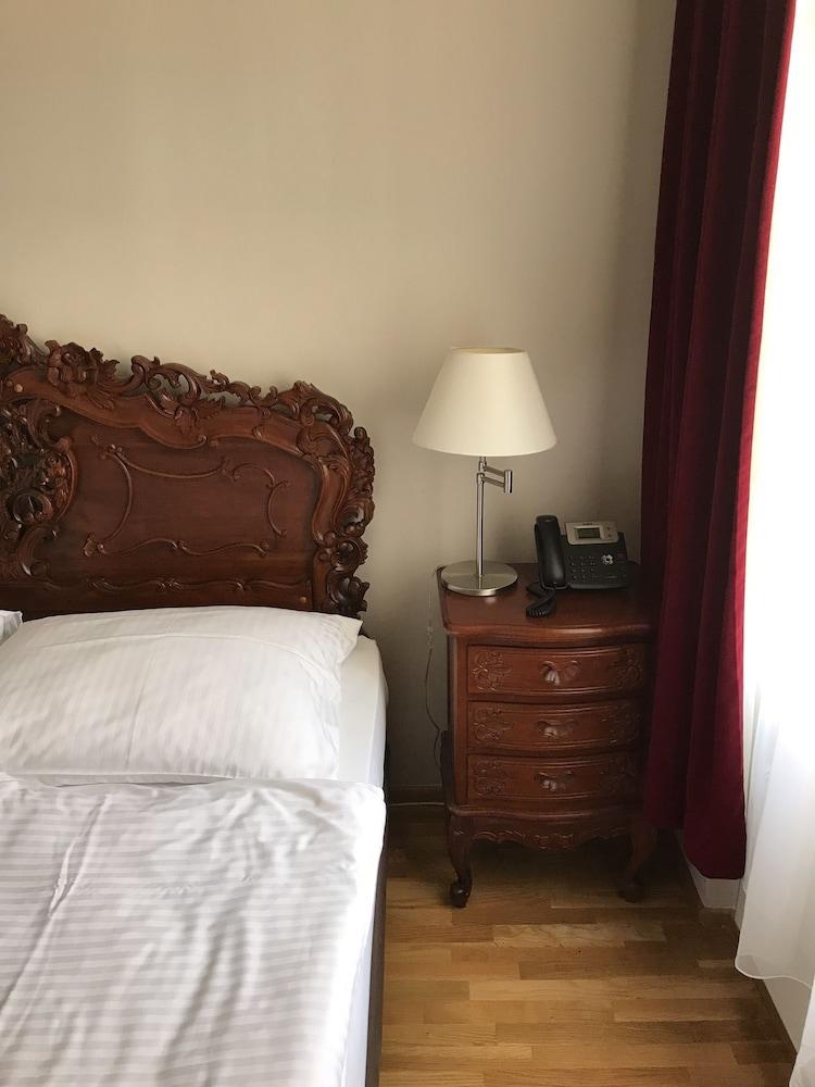 Hotel U Zlateho Stromu Prague By Bhg Экстерьер фото