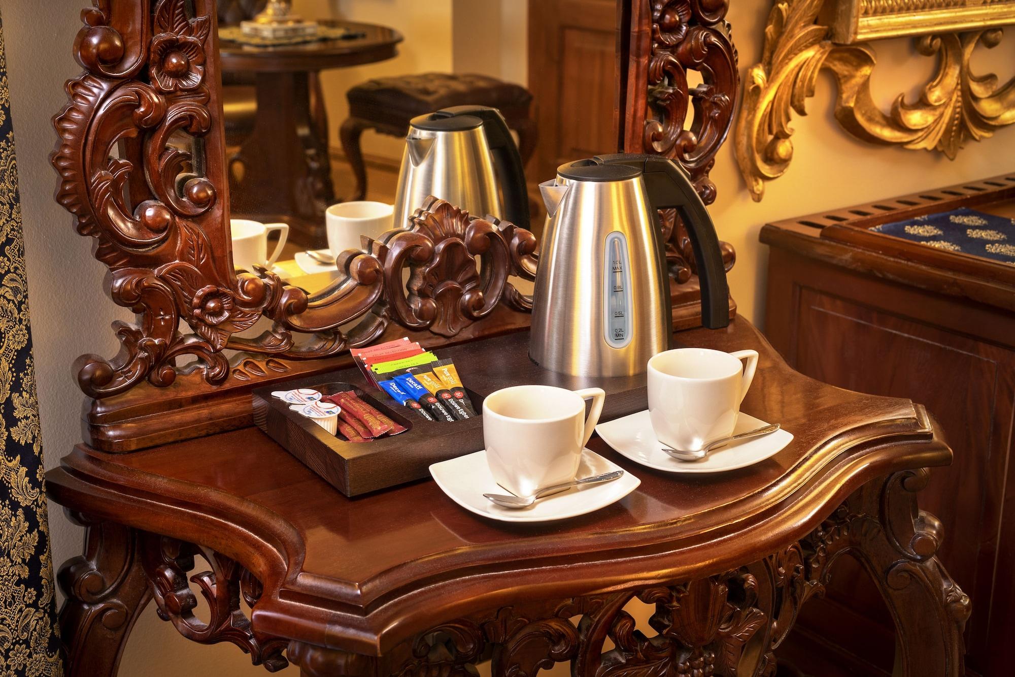 Hotel U Zlateho Stromu Prague By Bhg Экстерьер фото