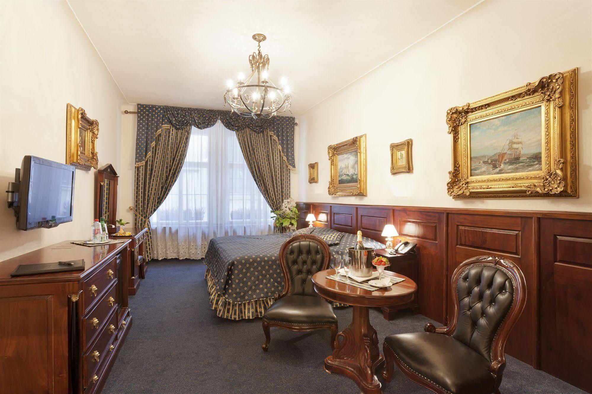 Hotel U Zlateho Stromu Prague By Bhg Экстерьер фото